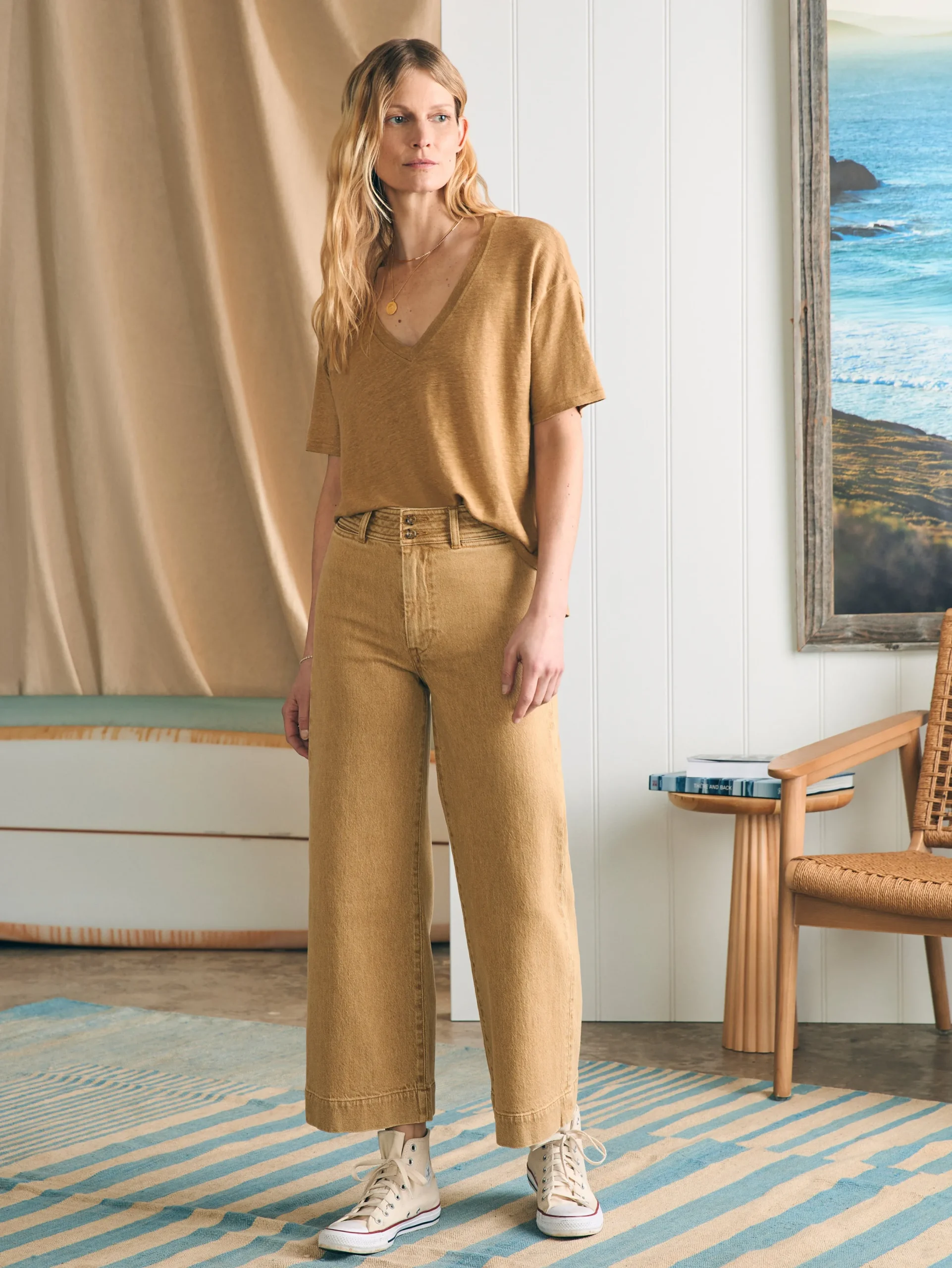 Women Faherty Brand Oceanside Linen V-Neck Tee -