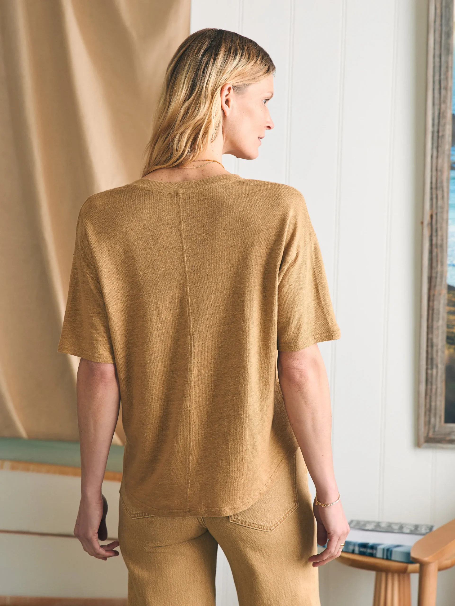 Women Faherty Brand Oceanside Linen V-Neck Tee -