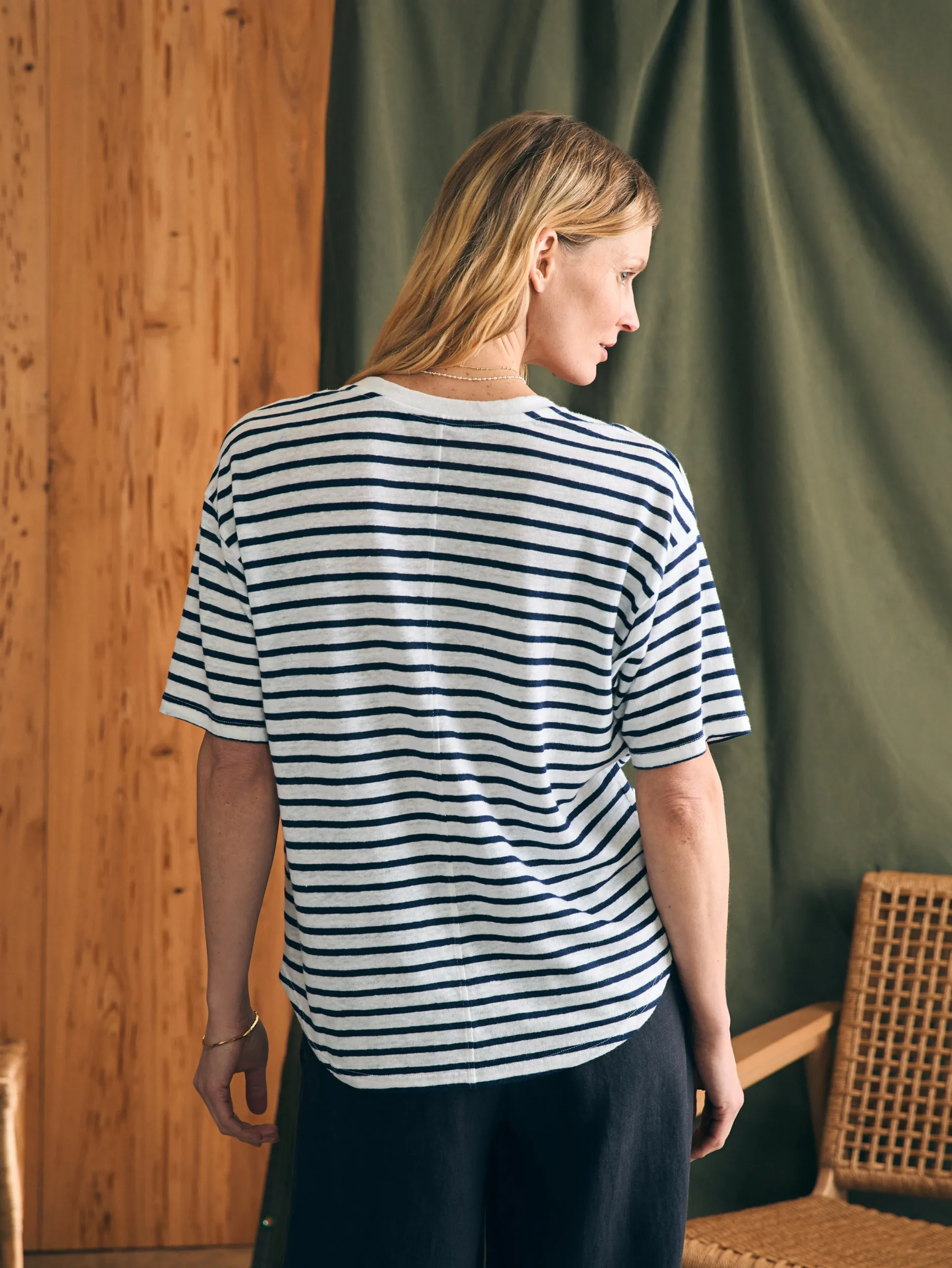 Women Faherty Brand Oceanside Linen V-Neck Tee -