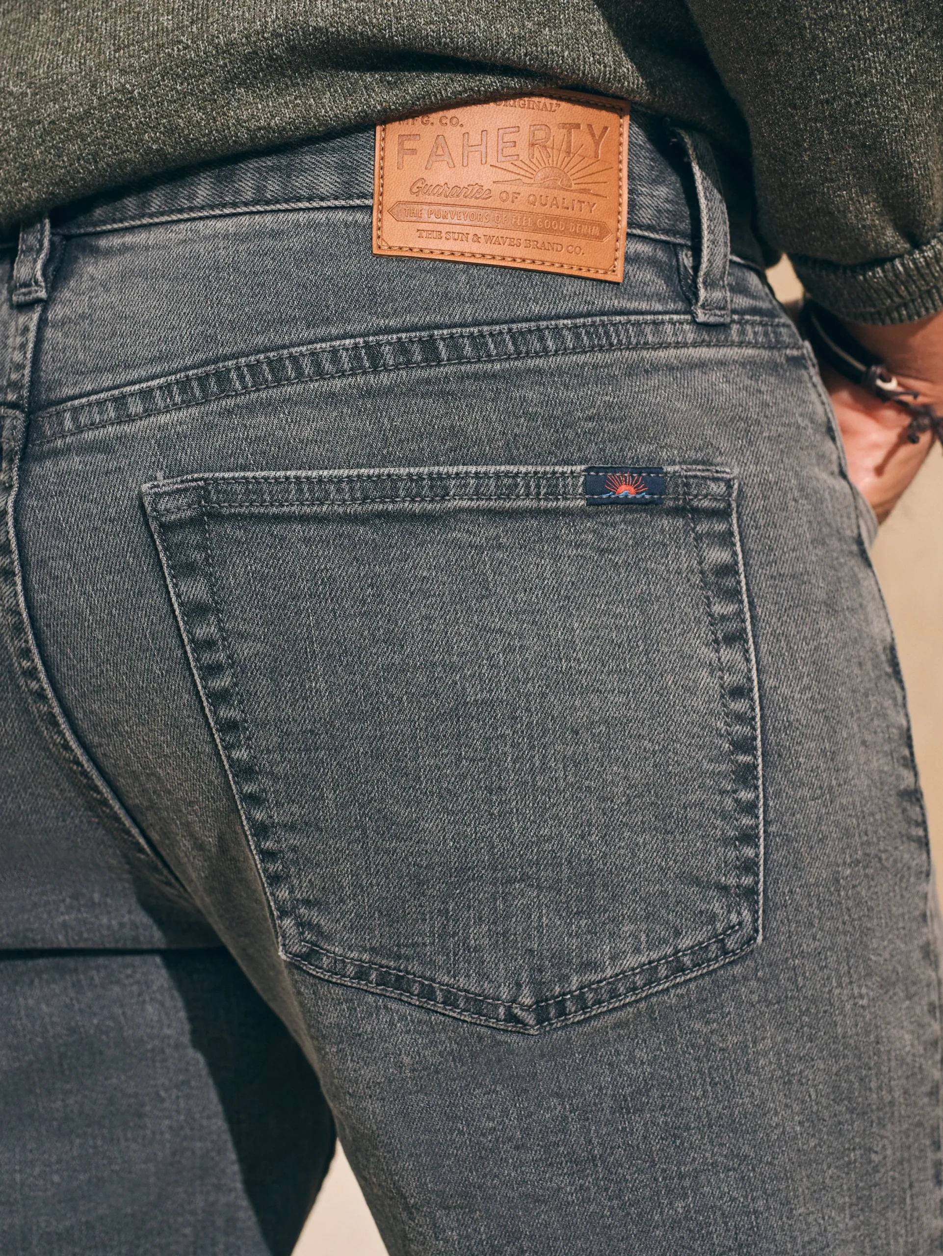 Faherty Brand Organic Cotton Slim Straight Denim (32" Inseam) -
