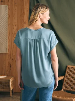 Women Faherty Brand Sandwashed Silk Desmond Top -